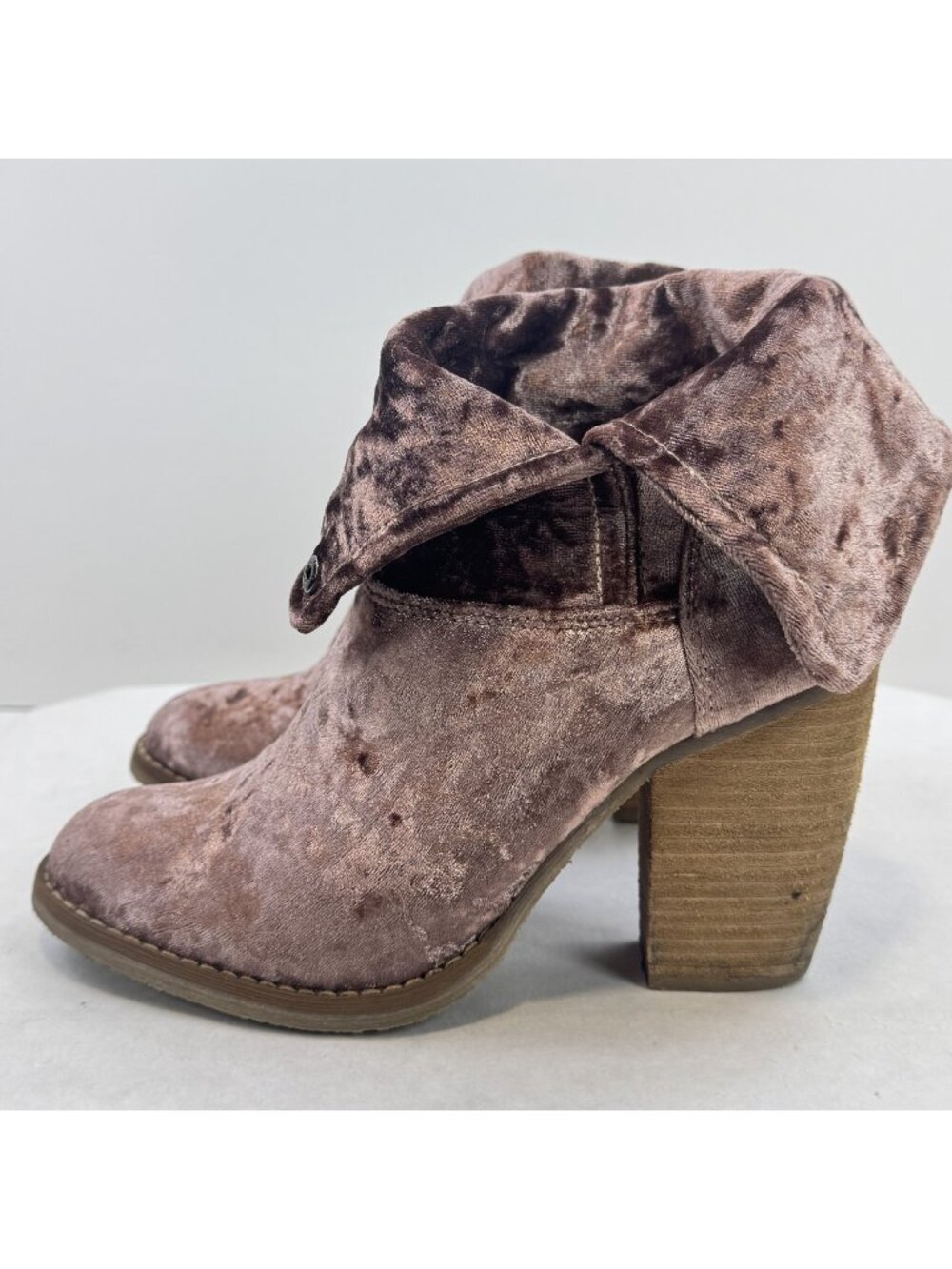 Sbicca Ankle Booties Womens Size 7 Pink Crushed Velvet Foldover Block Heels
